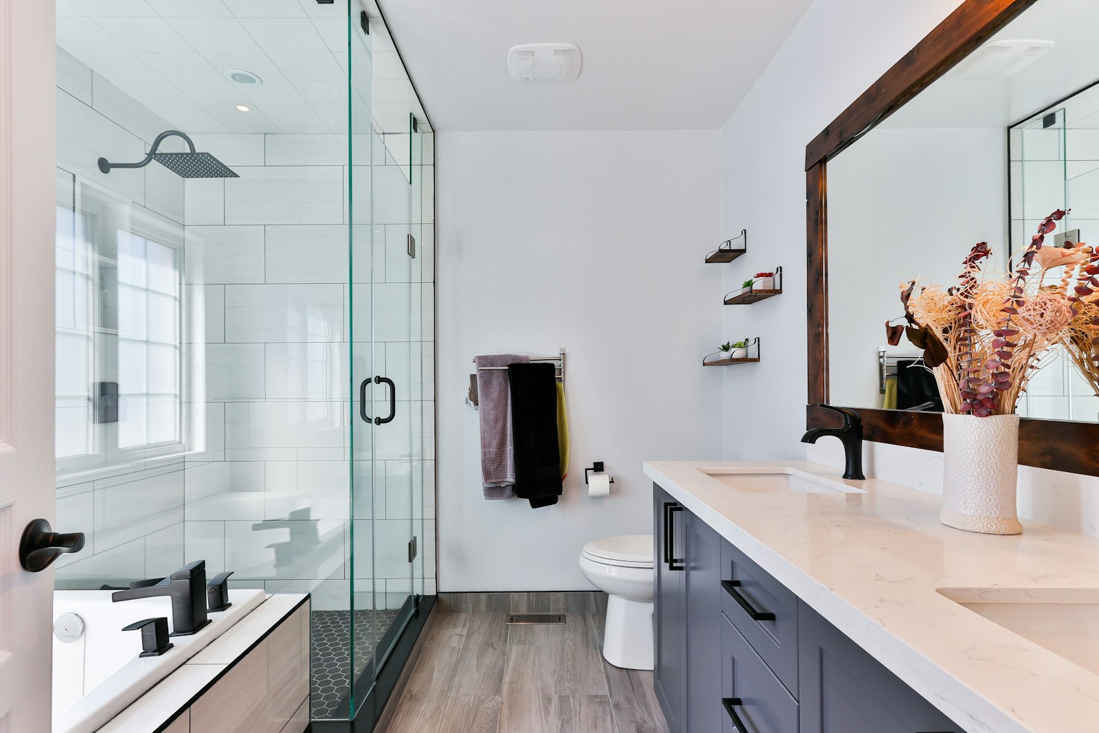 Salle de bain avec double vasque